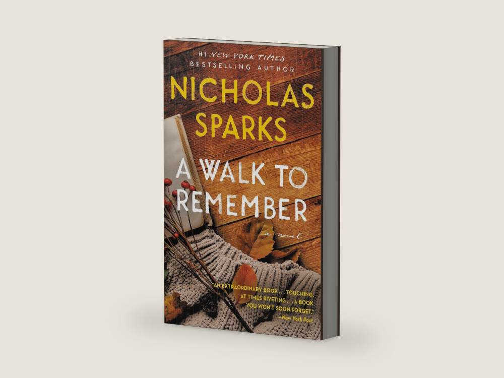 A Walk to Remember by Nicholas Sparks | barcode:9781538764695 | source:9781538764695-right-three-quarter.jpg