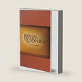 La Biblia Católica: Tapa blanda, tamaño grande, letra grande. Rústica, roja / Catholic Bible (Spanish Edition) by Biblia de América