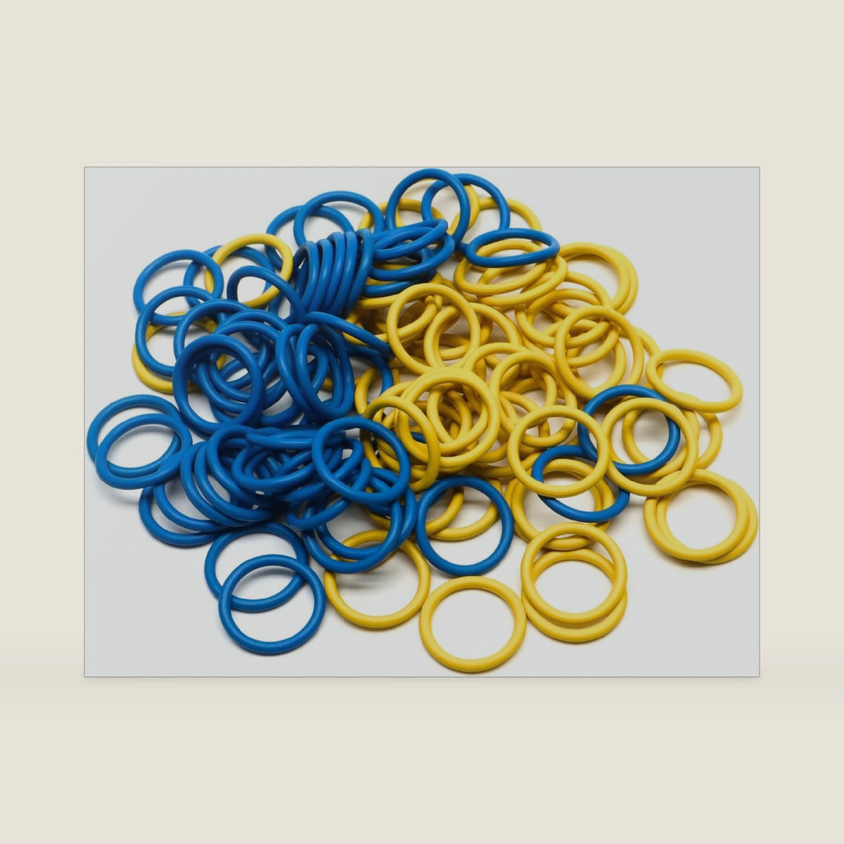 (100 Pack) Soft Stitch Ring Markers for Knitting and Crochet - Flexible, Snag-Free Rubber Stitch Markers (Medium Size for Needle Sizes 9-15, Blue & Yellow)