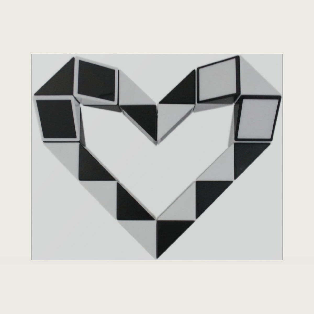 Mipartebo Magic Snake Cube Twist Puzzle 24 Wedges Large Size Black