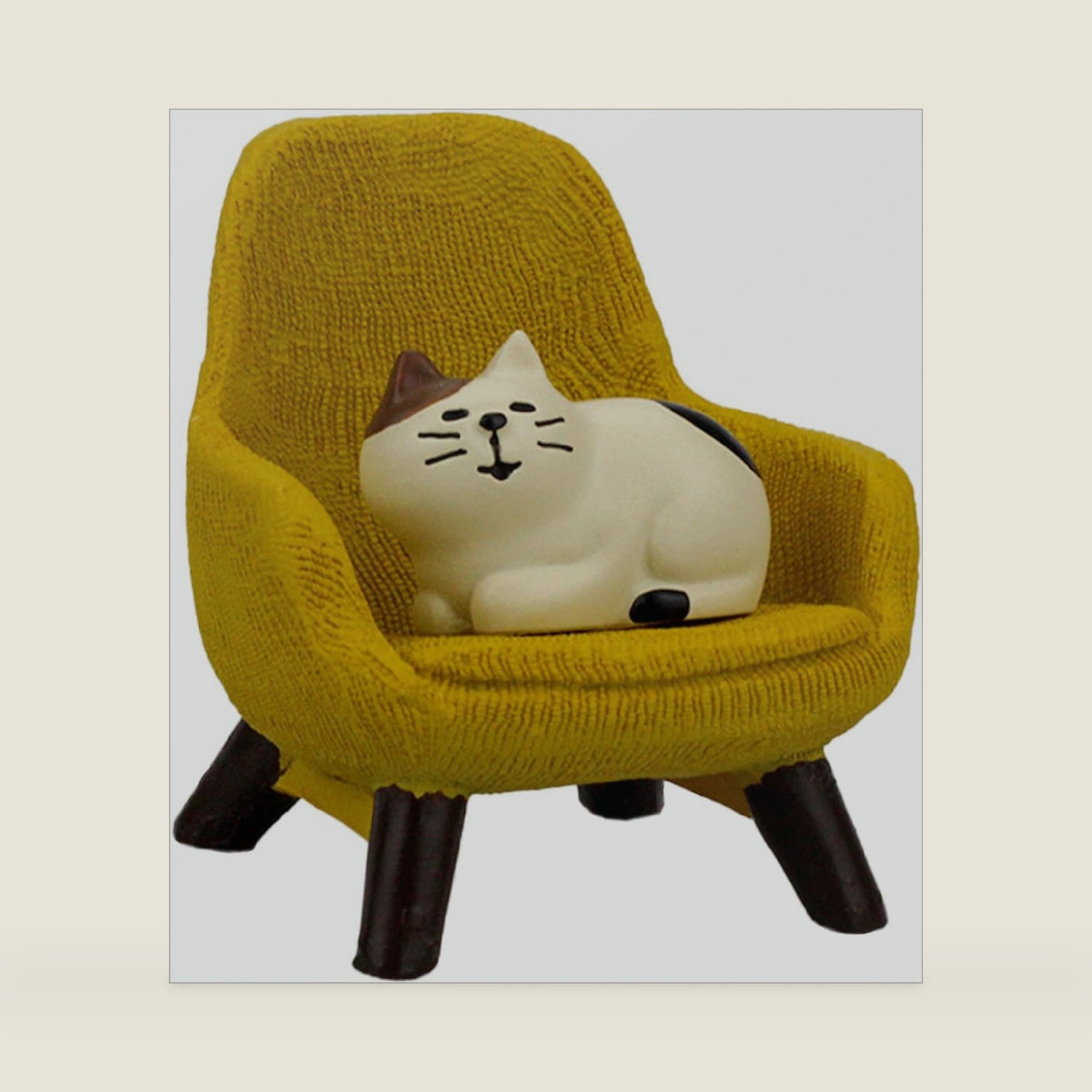 Miniature Cat Figurines with Small Sofa - Resin Mini Cat Figures, Kitten Miniature Desk Accessories - Perfect Cute Cat Gift for Cat Lovers(Yellow Sofa)