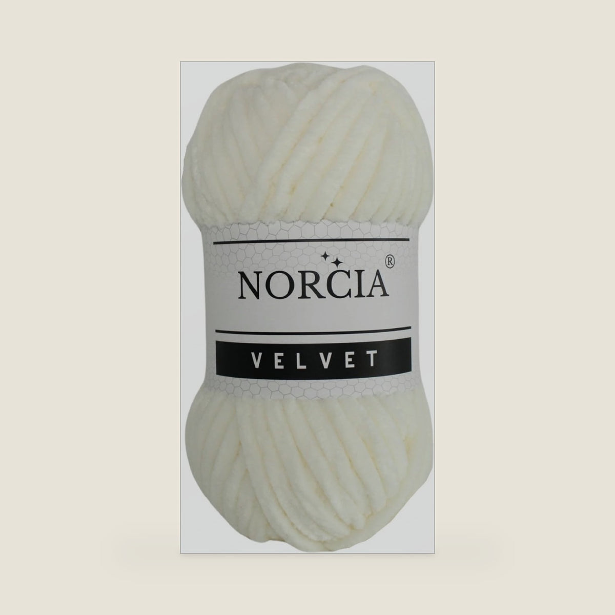 Soft Velvet Yarn Chenille Yarn for Crocheting Super Bulky (100g-3.50oz) (68m-74.3 yds) Baby Blanket Yarn for Knitting Amigurumi Yarn for Crochet Weaving Craft (Cream, 1 Skein)