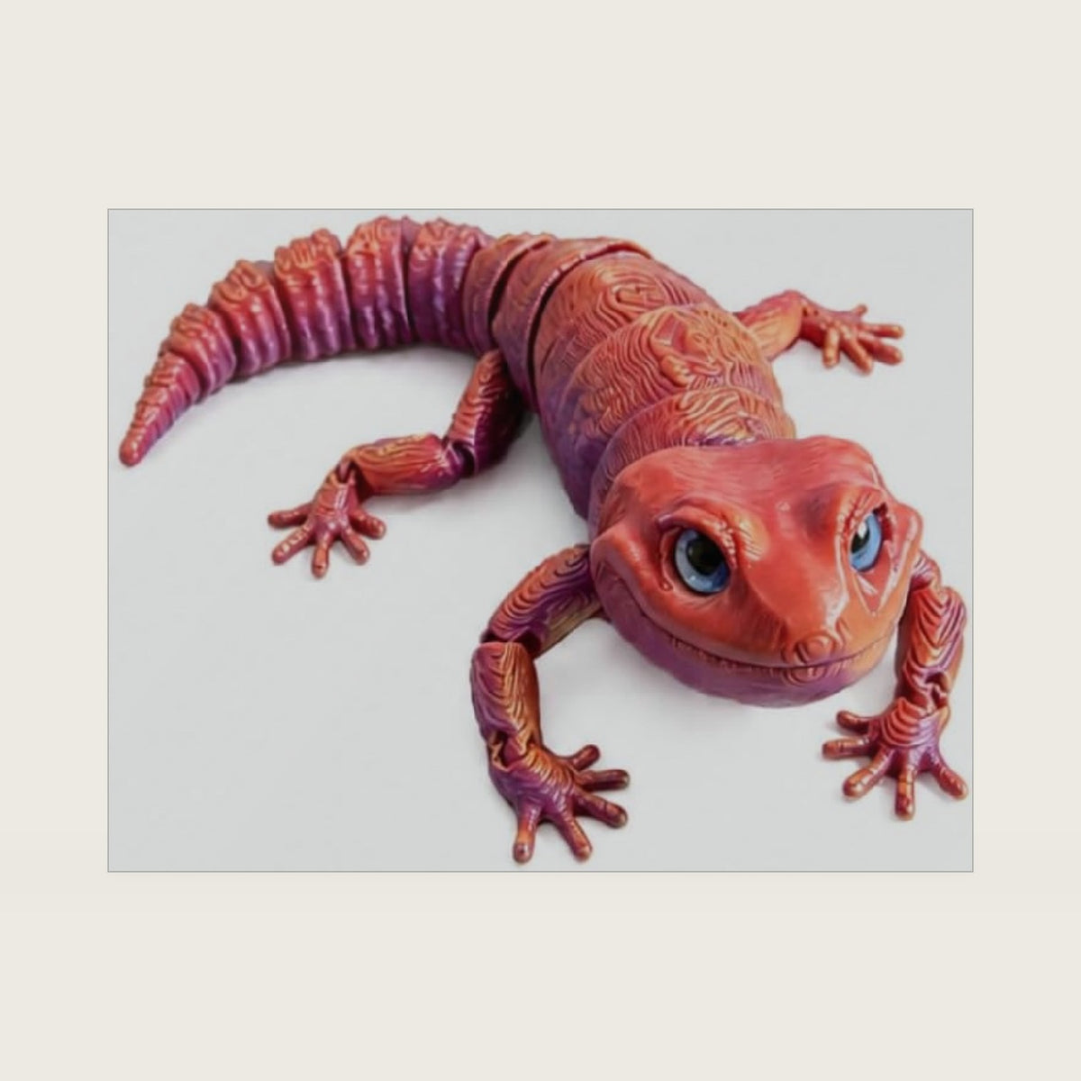 3D Printed Articulated Crested Gecko Fidget Toy, Metallic Gradient Flexible Joint Lizard Figurine, Stress Relief Desk Ornament, Unique Novelty Gift for Reptile Collectors, Kids & Adult Hobbyists